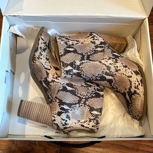 Anne Klein Niccie boots